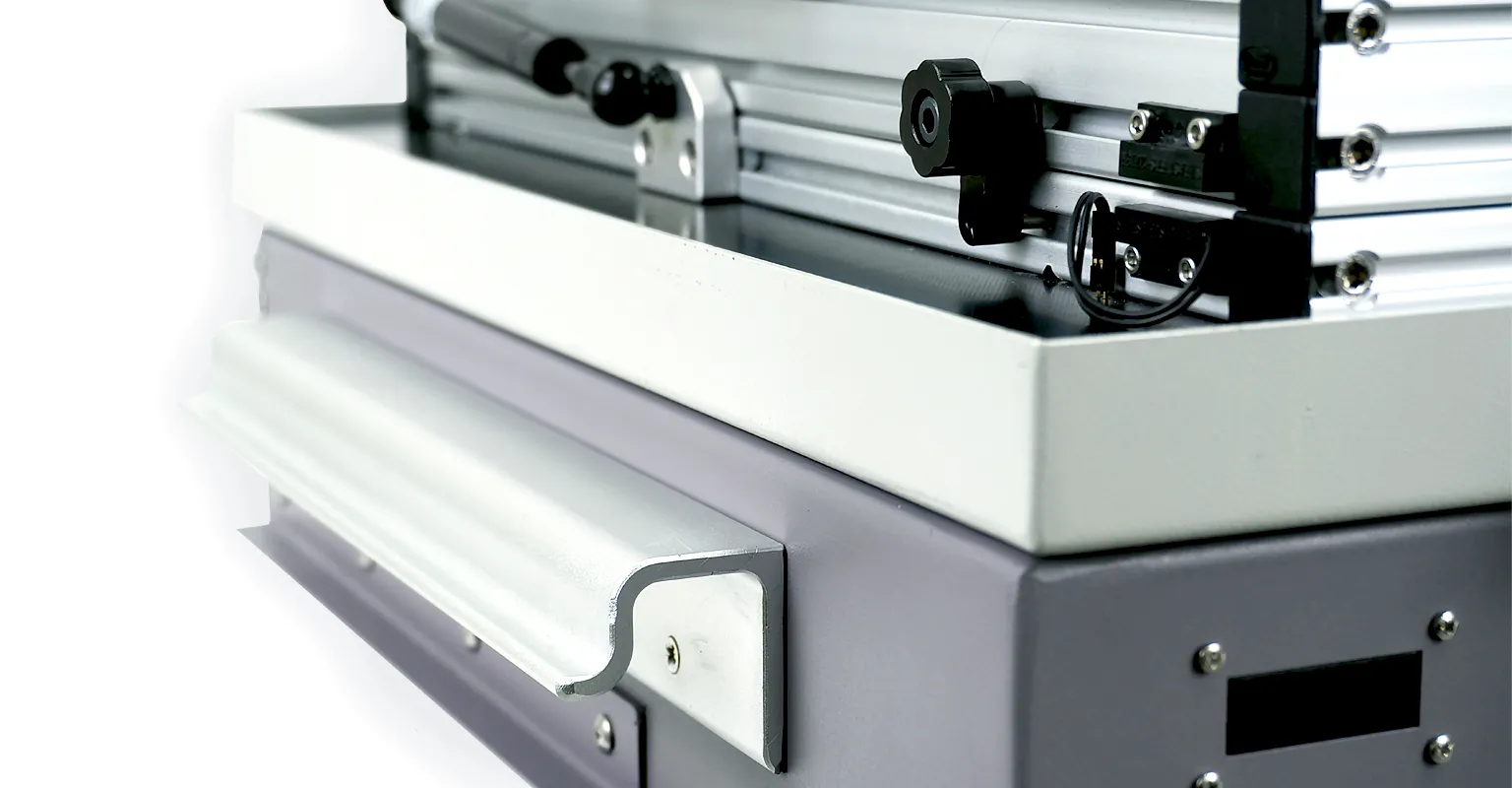 Alumalift handle on a test fixture, side view.