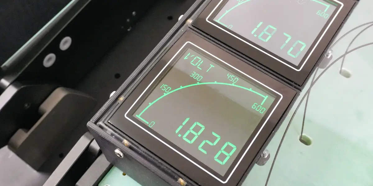 VoltageCloseUpclose-63254-webp Voltage meter on in circuit test fixture